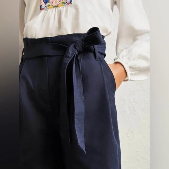 NWT Boden Paperbag High Waisted Linen Blend Shorts in Navy size 10 - Picture 3 of 9